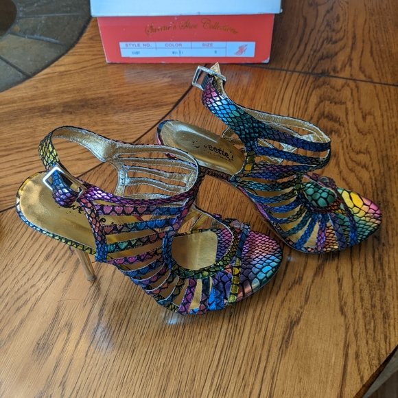 Rainbow color 4" high heels with matching purse - Picture 5 of 7